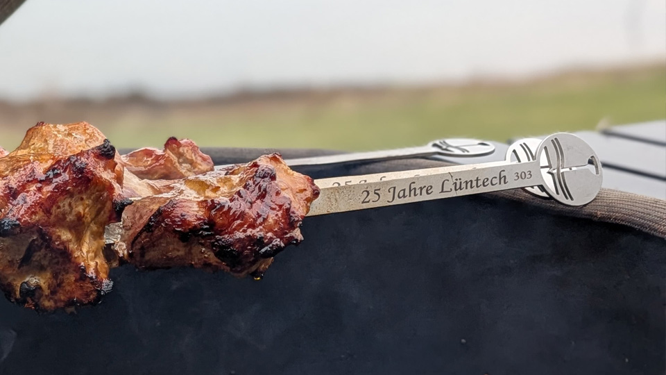 Ausführung aller Drahterodierarbeiten. Exakt, schnell und hochwertig. Damit schaffen wir Präzisionsteile, die mit höchster Geometriekomplexität und Oberflächenqualität glänzen.