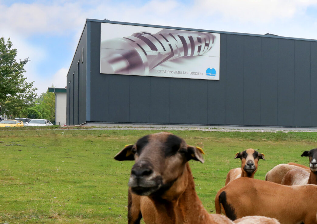 Hallenneubau optimiert Lohnfertigung Erodieren